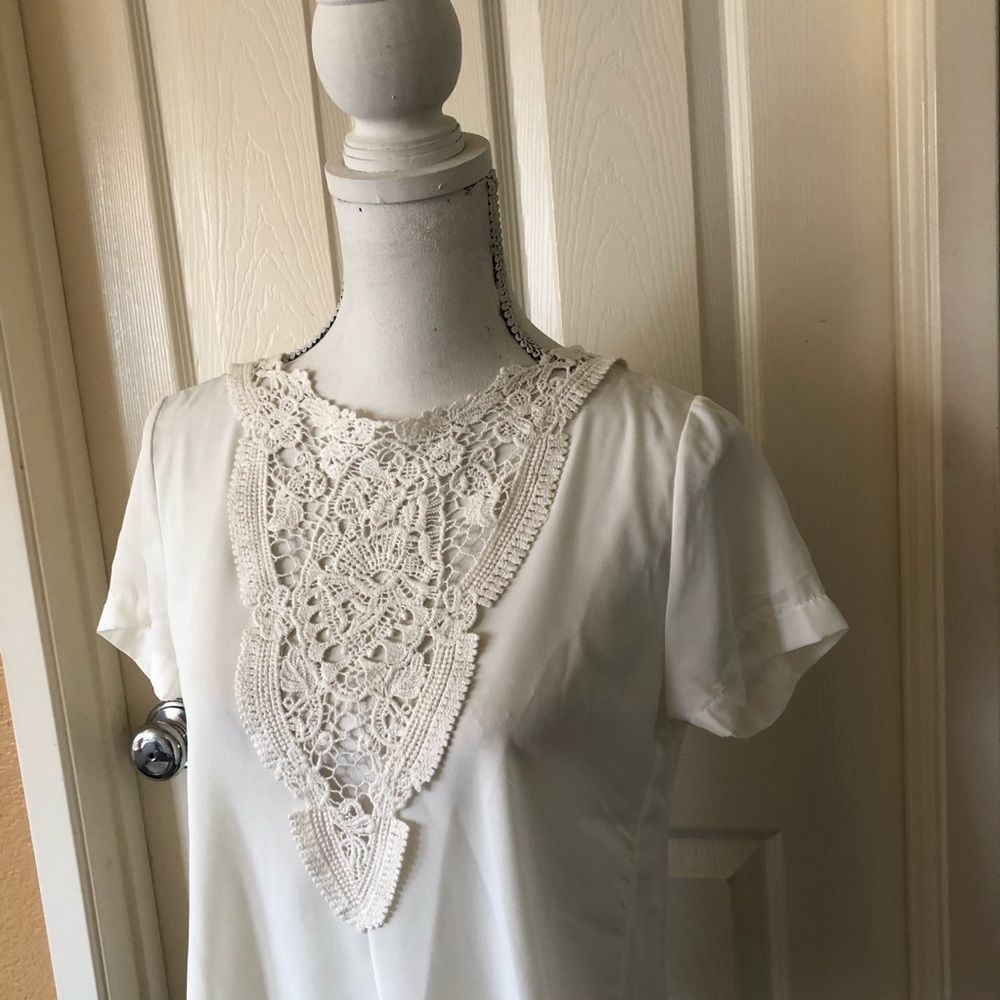✨NWT Off White Blouse W/ Plunging Lace Neckline Small